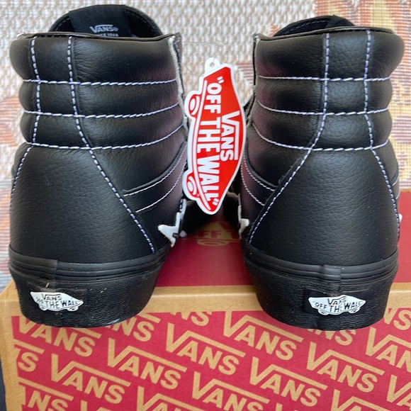 Vans WMNS Sk8-Hi Bolt Black/Black
VN0A5JIVBKA1
Sneakers - athletic shoes - Picture 14 of 16